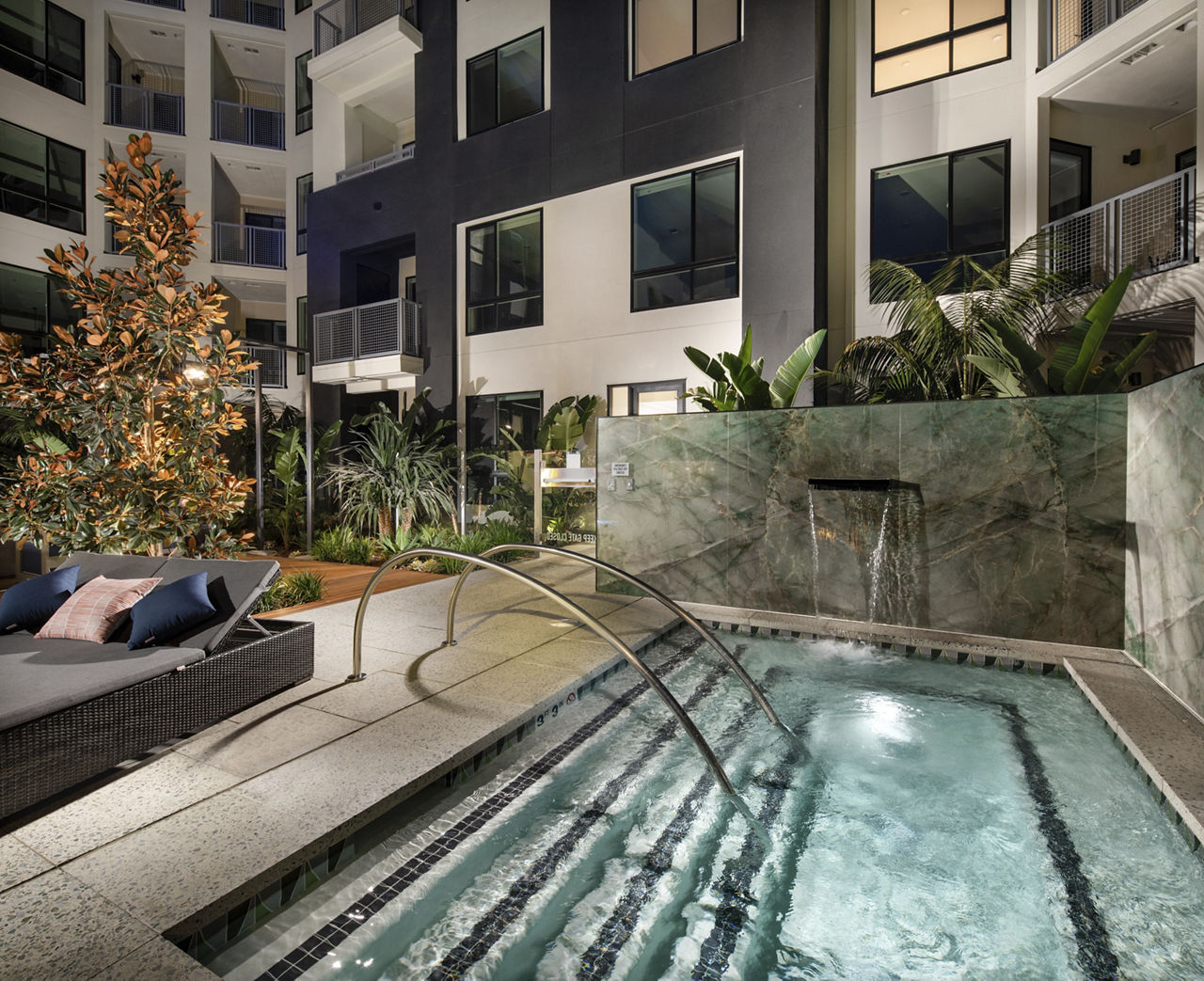 Cameo Apartments photo 2