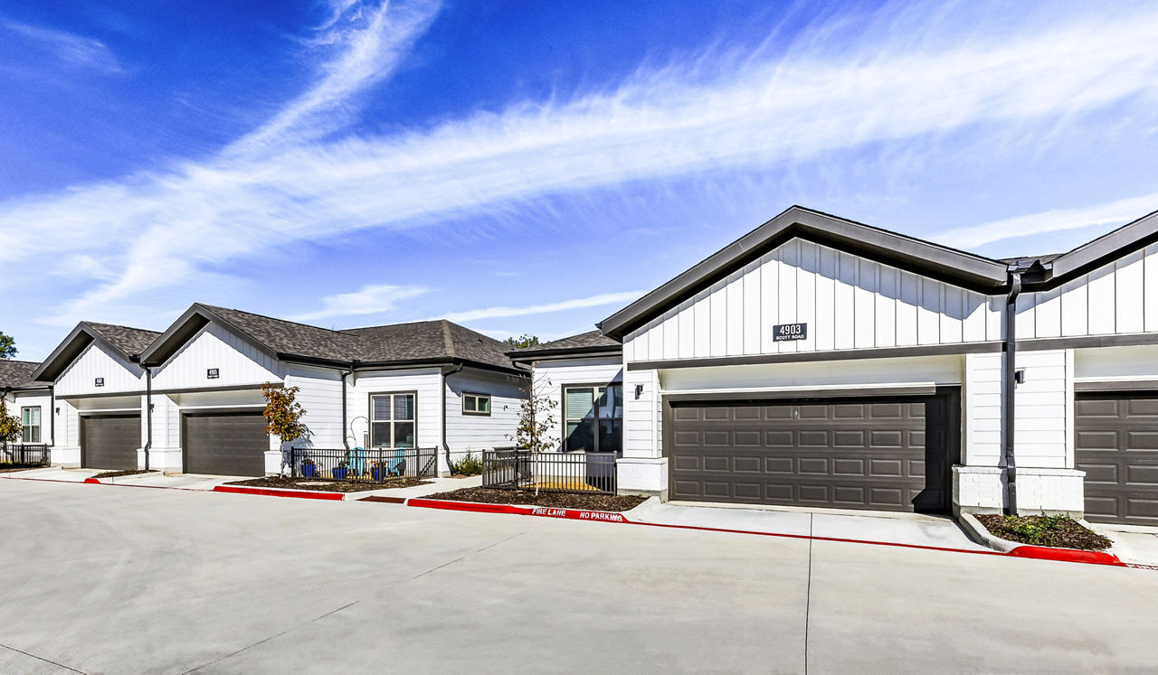 Overture River District 55+ Active Adult Apartment Homes photo 3