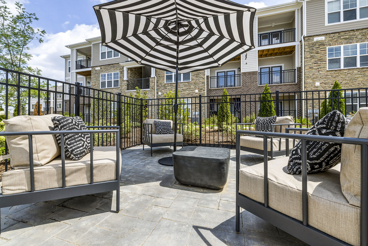 River Oaks Landing photo 5