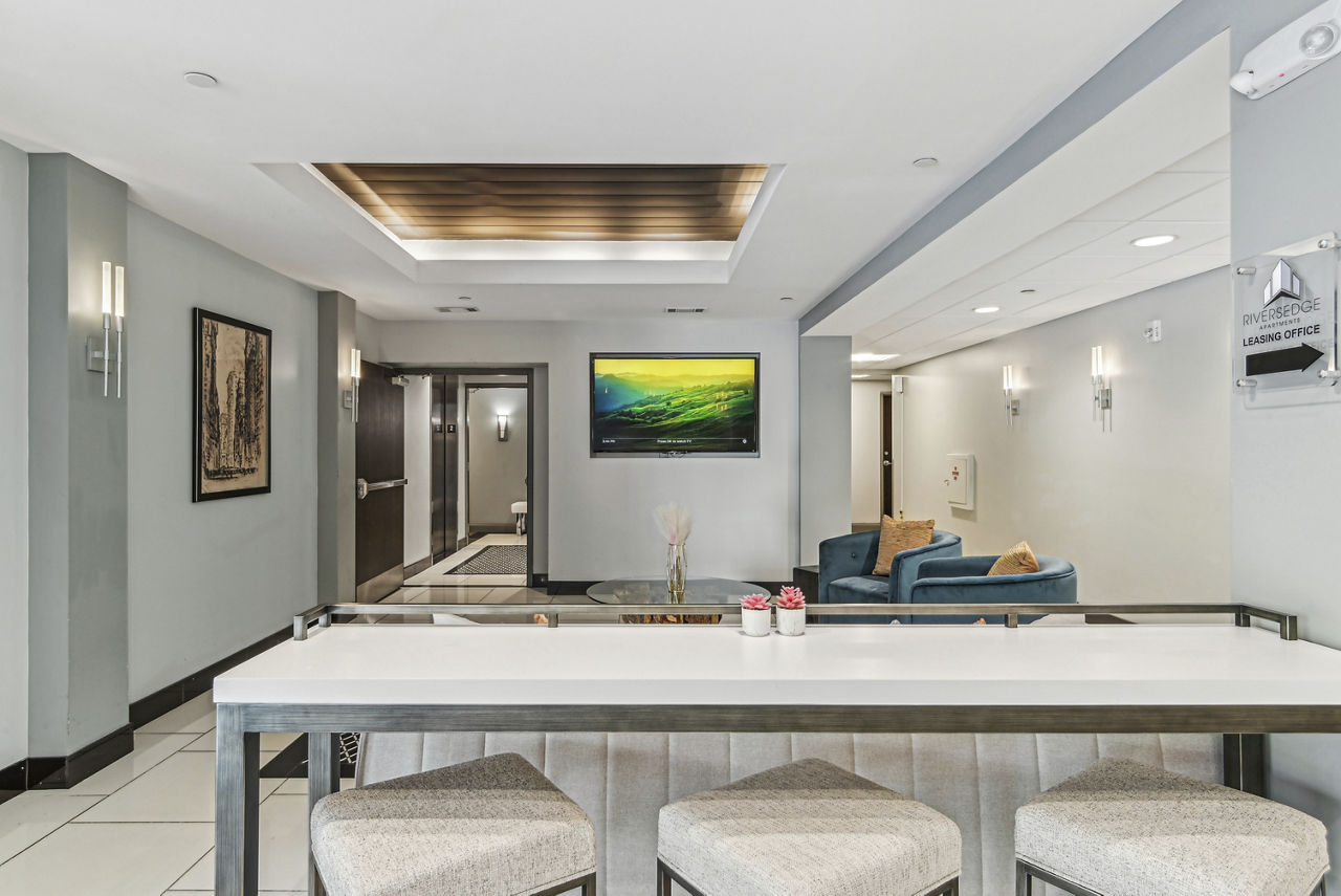 Rivers Edge Apartments photo 3
