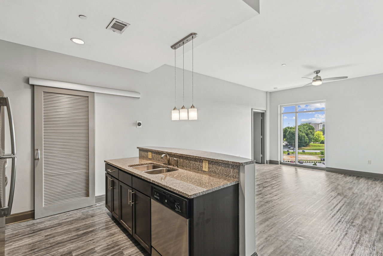 Rivers Edge Apartments photo 5