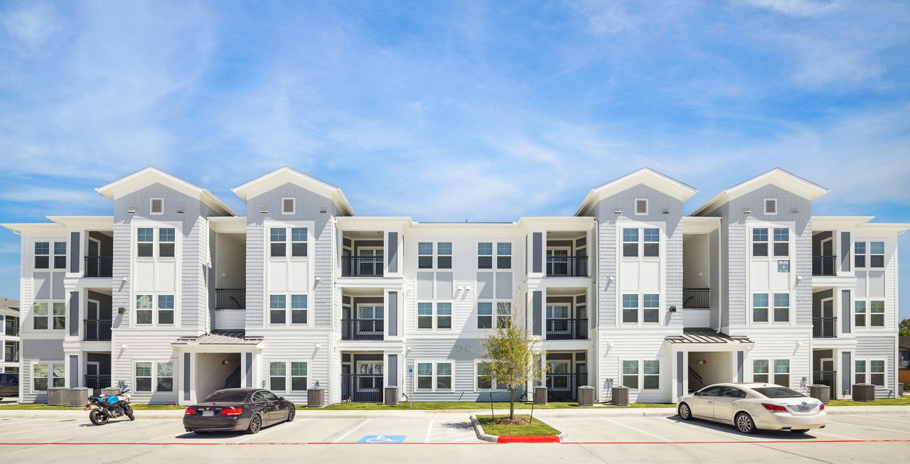 Willow Plaza photo 2
