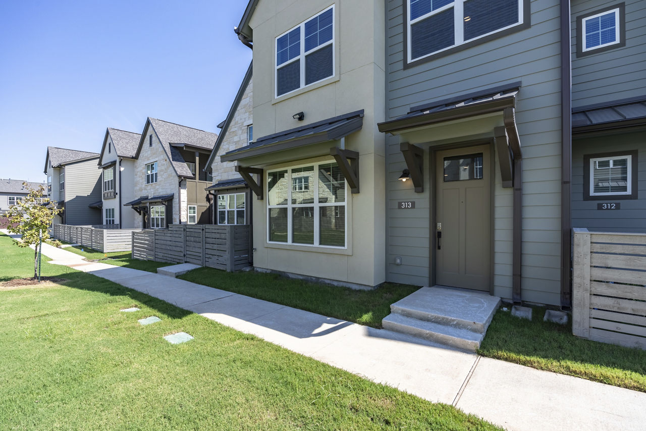 Escalon Townhomes photo 2