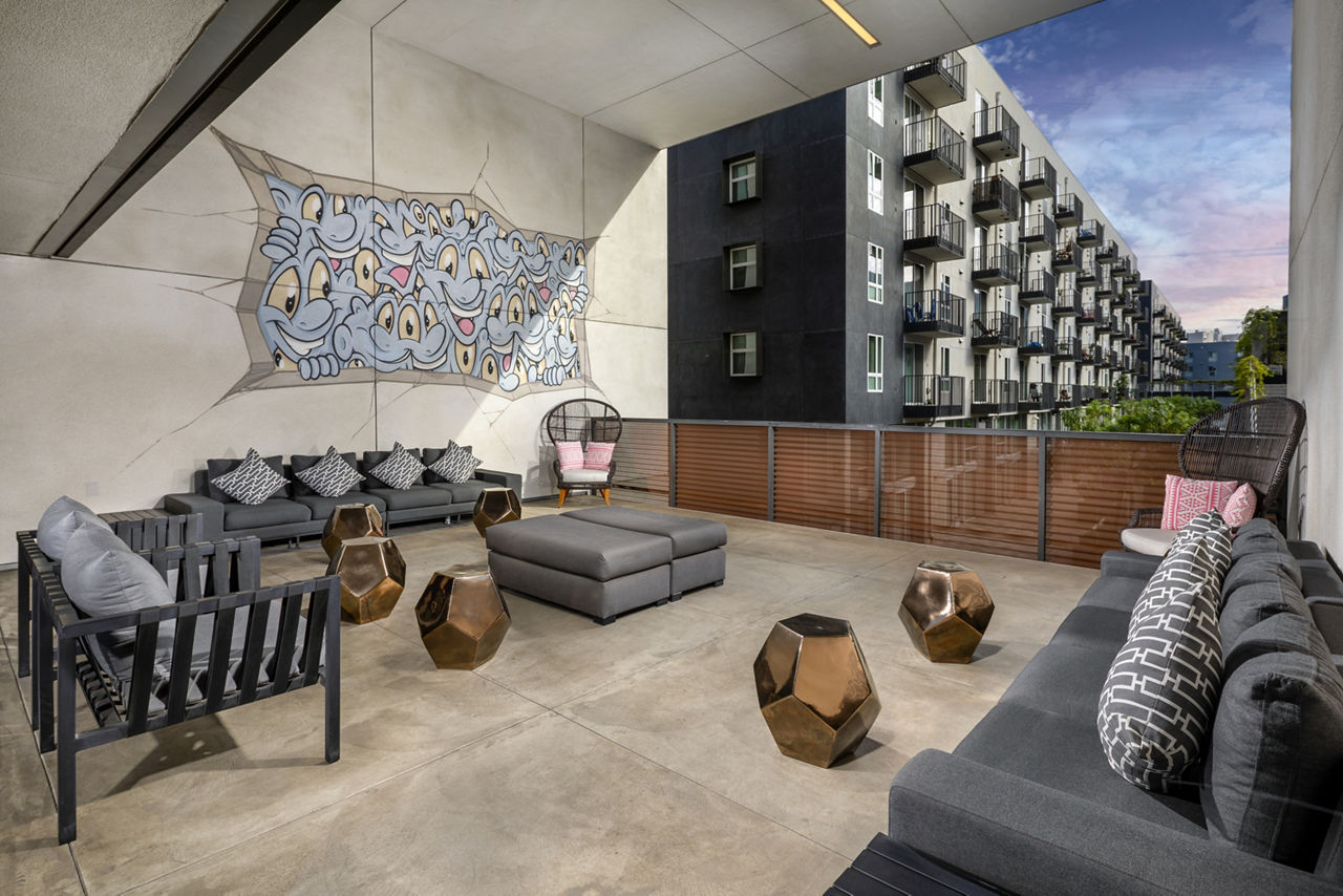 Aliso Apartments photo 5