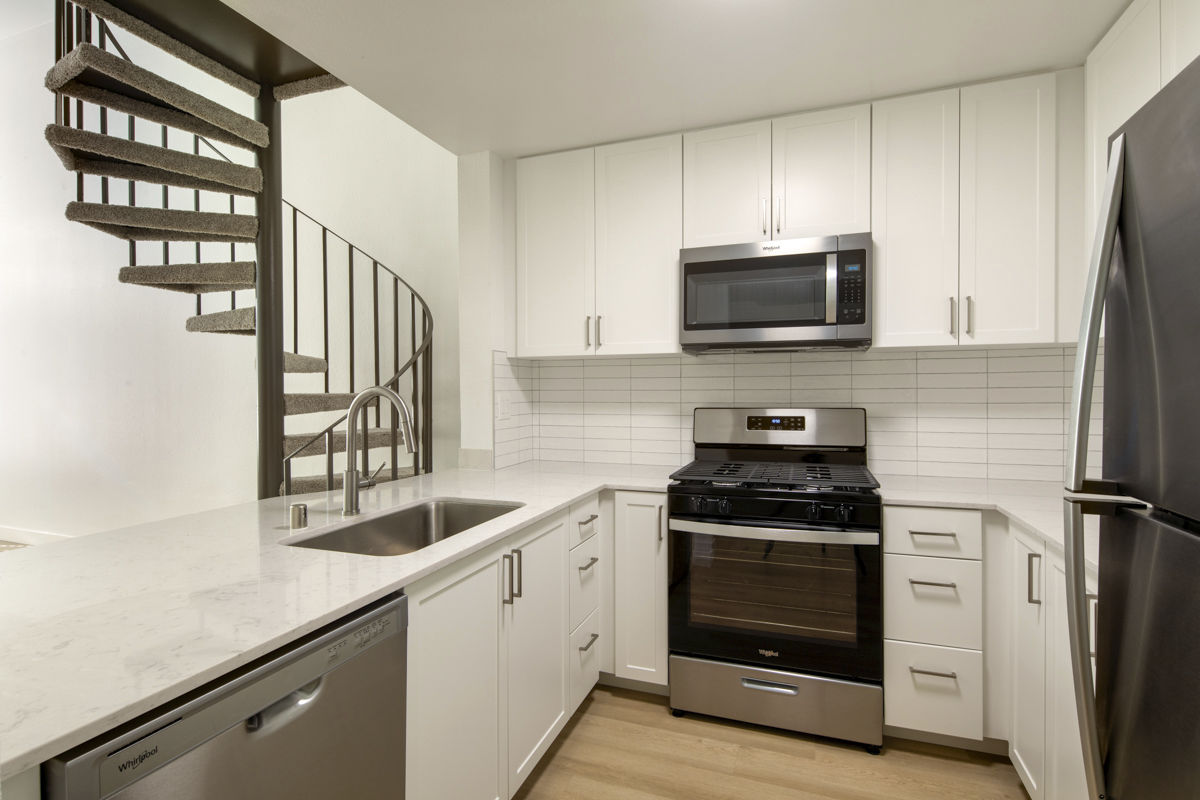 Warner Pointe photo 3