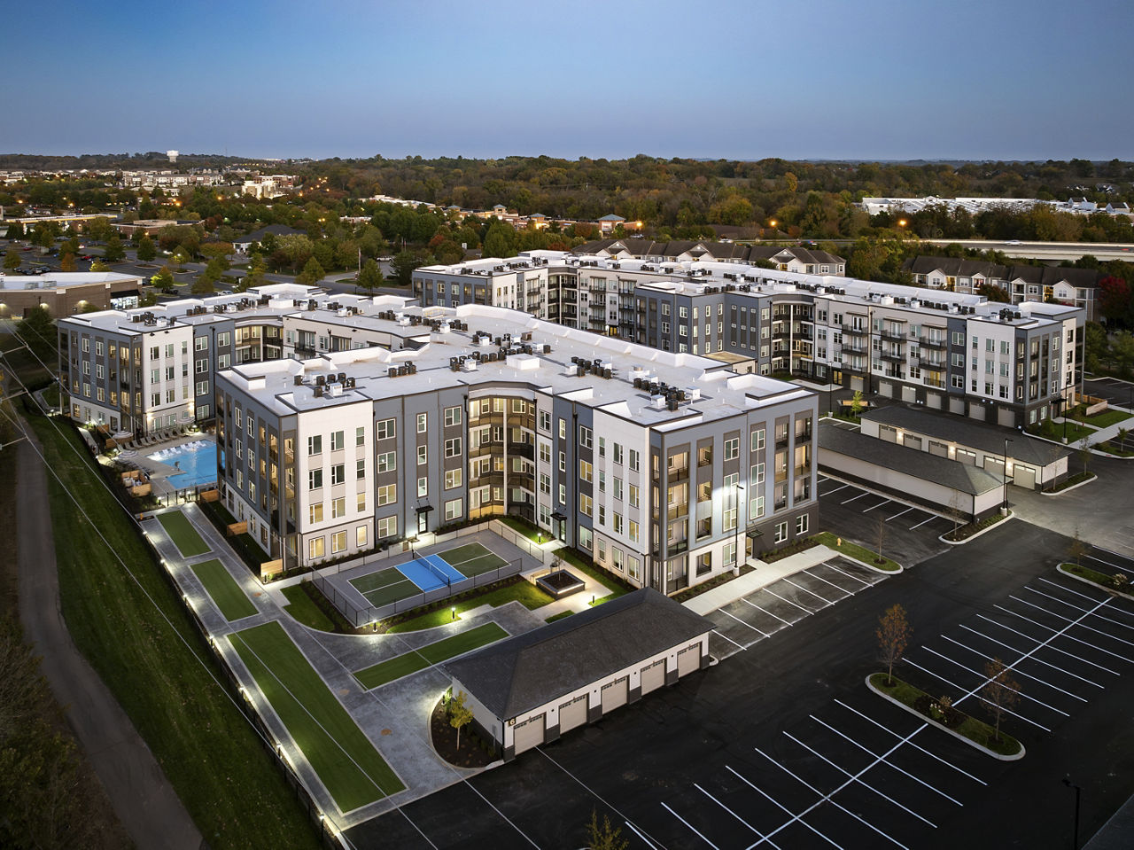 The Hickory at Indian Lake Village Apartments photo 2
