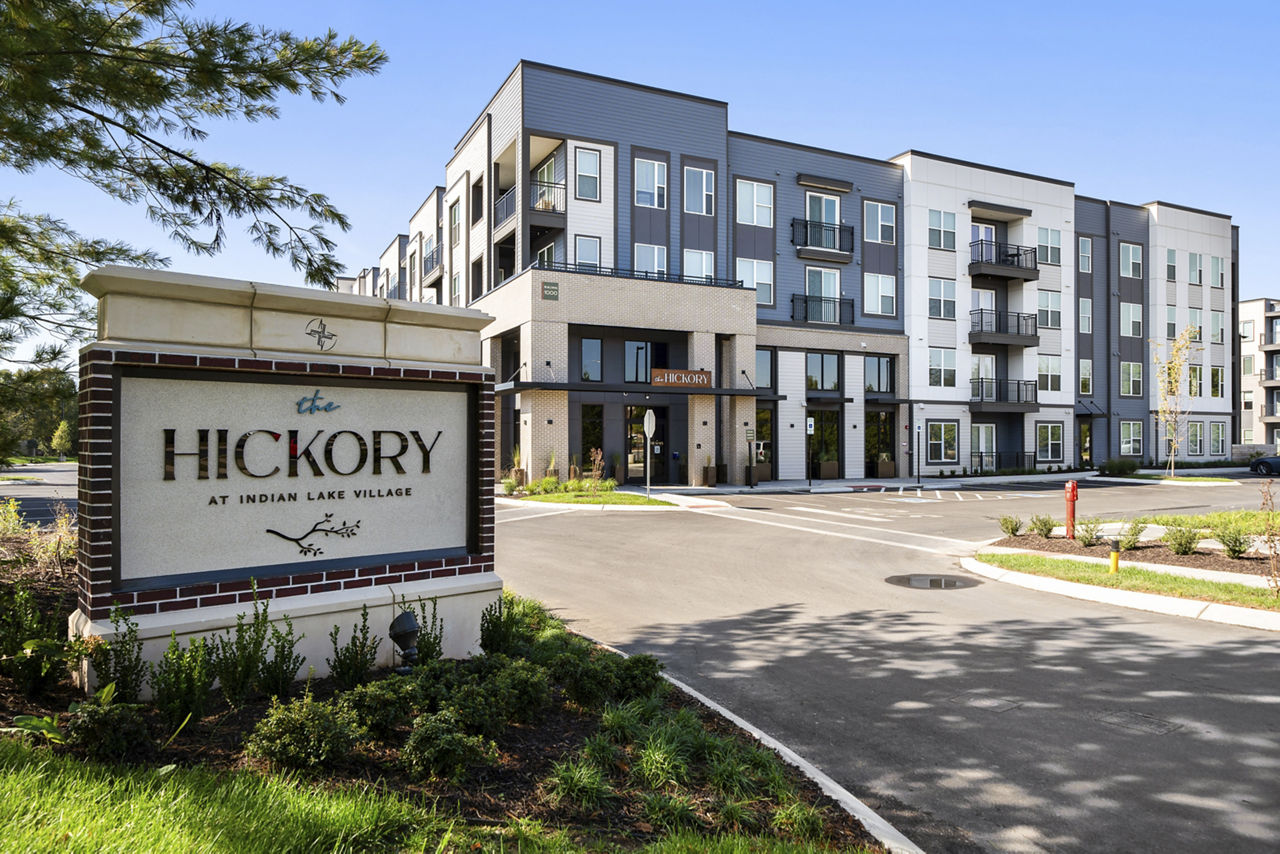 The Hickory at Indian Lake Village Apartments photo 4