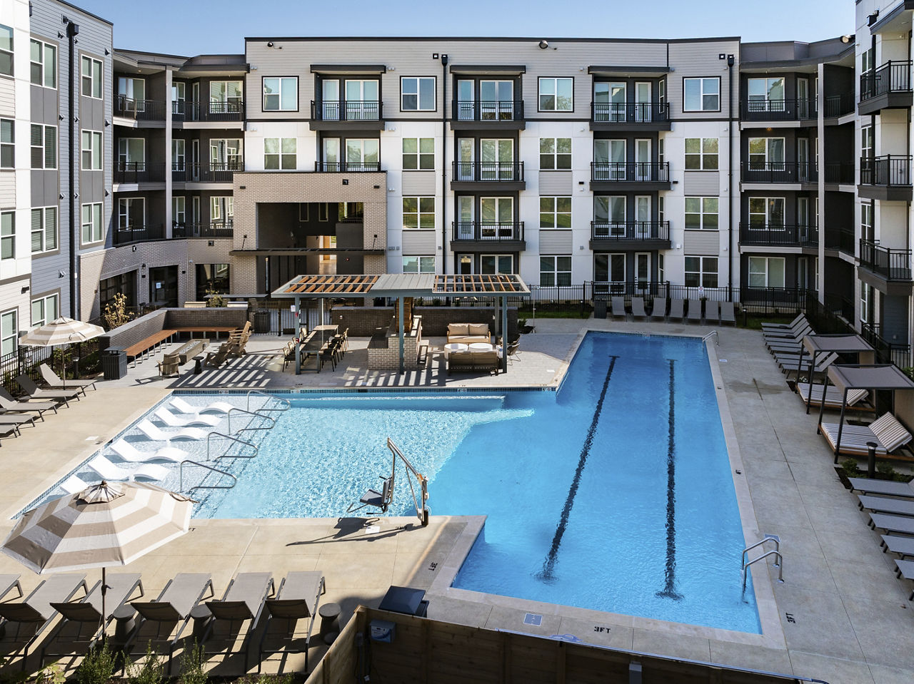 The Hickory at Indian Lake Village Apartments photo 5