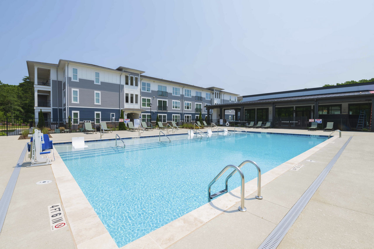 Perimeter Pointe Apartments photo 4