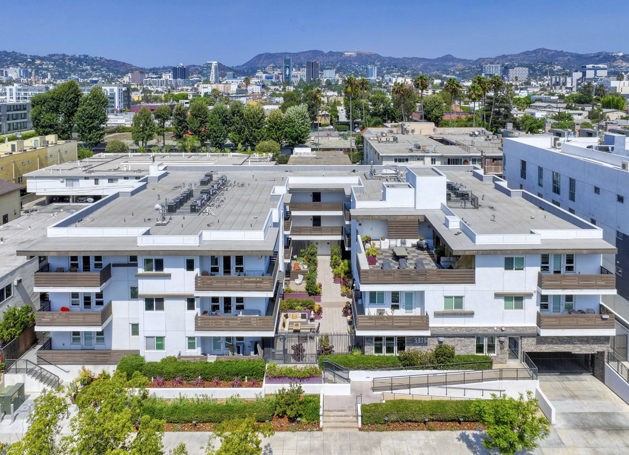 The Metropolitan at Larchmont Village photo 3
