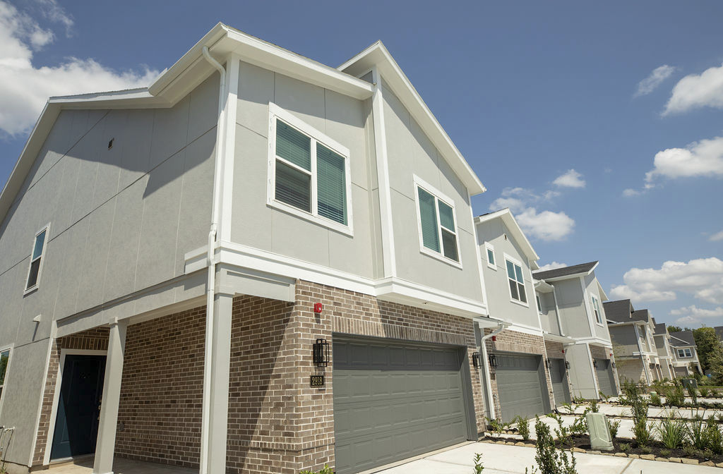 Skymor Pearland photo 2