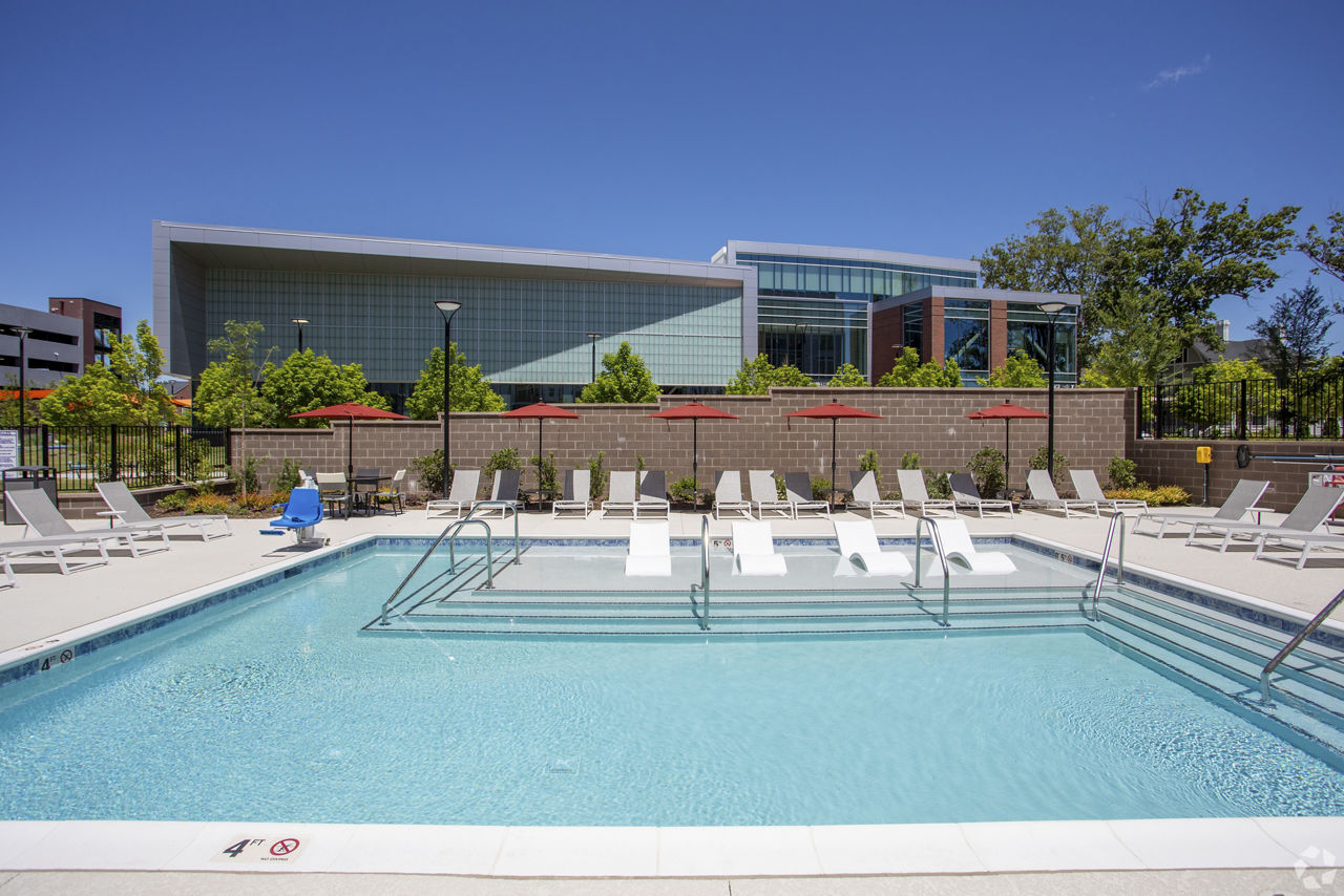 Centro at Pine Nash Apartments photo 4