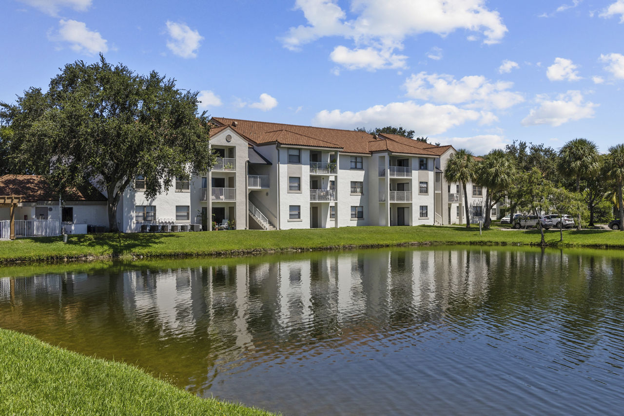 La Vue at Emerald Pointe photo 2