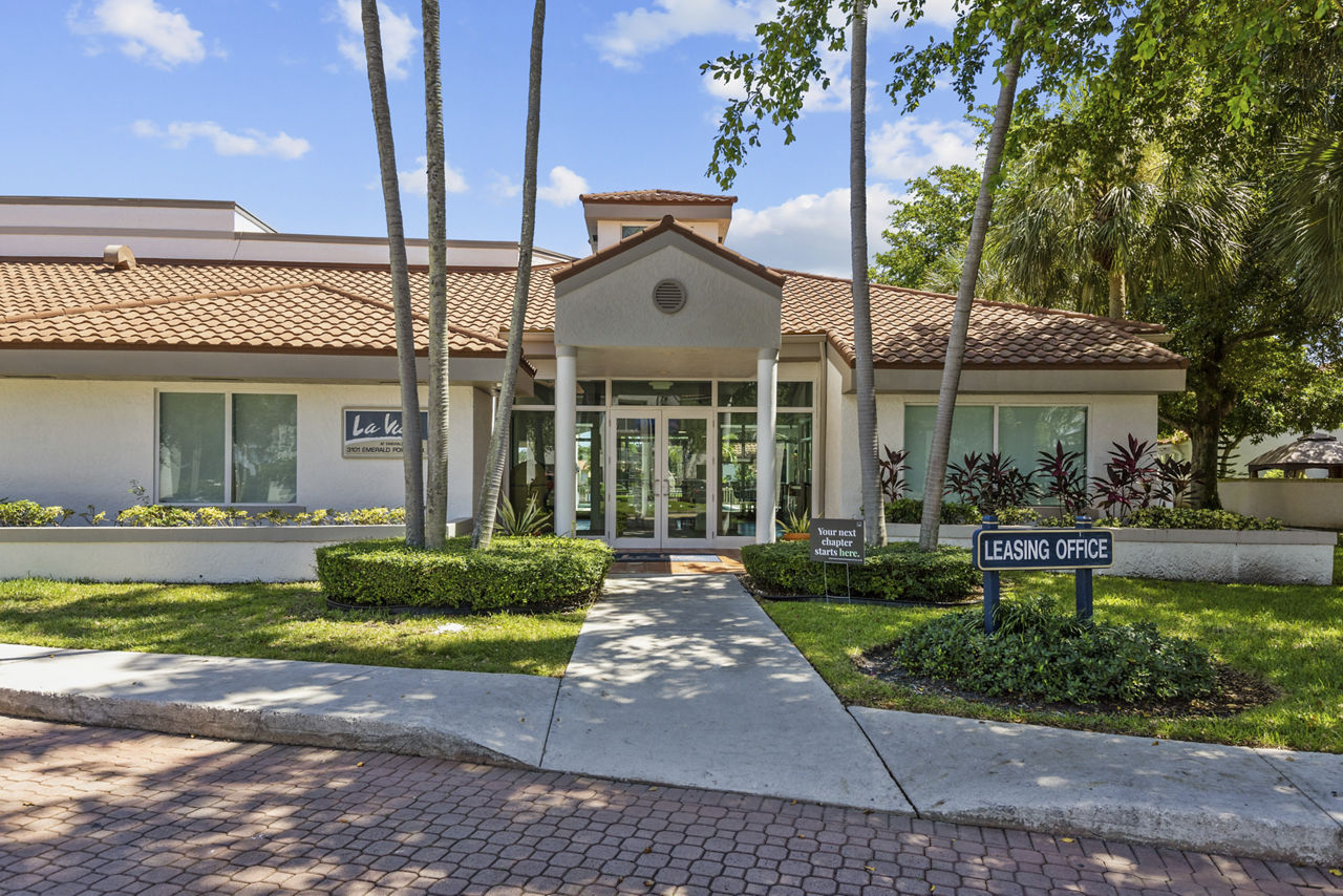 La Vue at Emerald Pointe photo 3