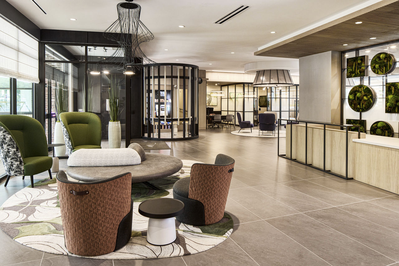 Sloan Clarendon photo 5