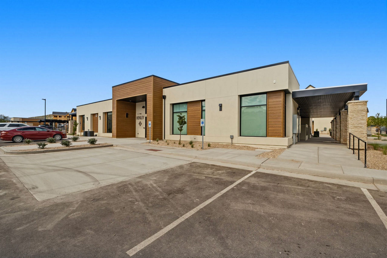 The Henley Apartments photo 3