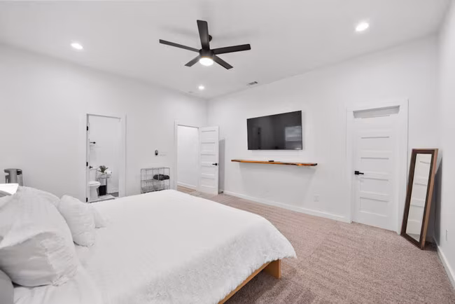 921 E Hattie St Fort Worth, TX 76104 photo 3