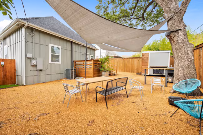 921 E Hattie St Fort Worth, TX 76104 photo 4