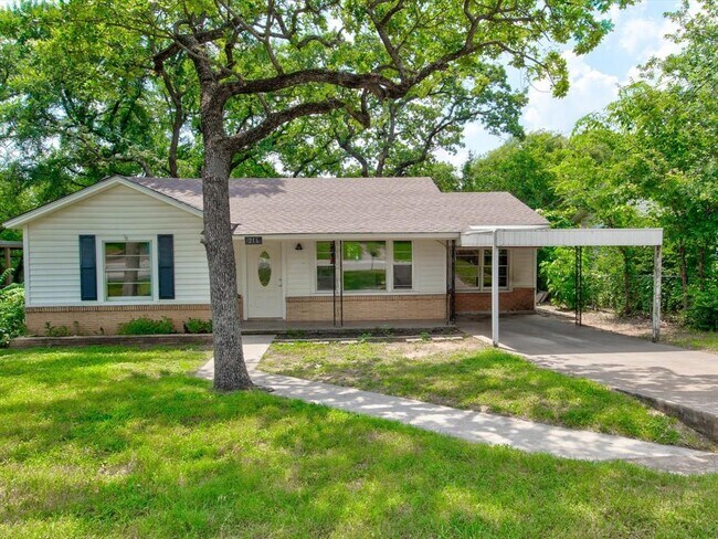 216 South Roberts Cut Off Road, Fort Worth, TX 76114 photo 3