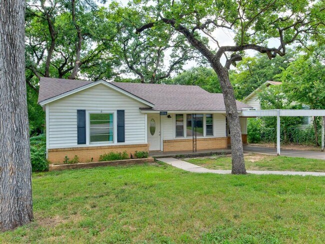216 South Roberts Cut Off Road, Fort Worth, TX 76114 photo 2