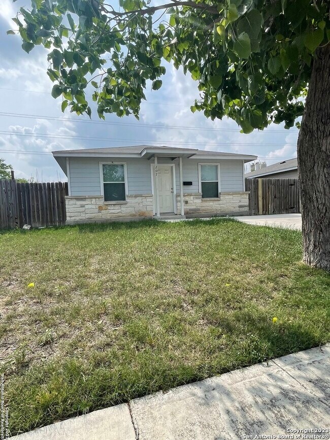 207 Carranza St San Antonio, TX 78225 photo 2