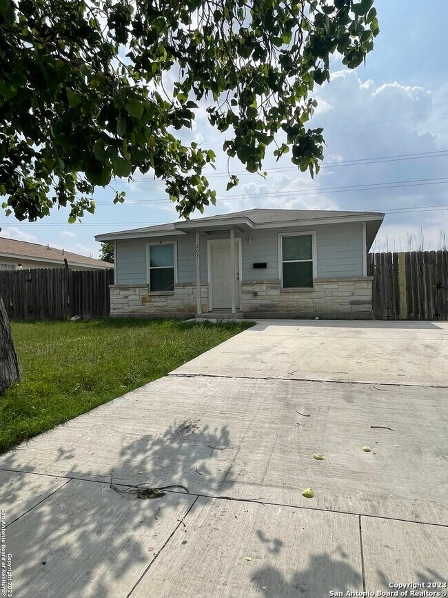207 Carranza St San Antonio, TX 78225 photo 3