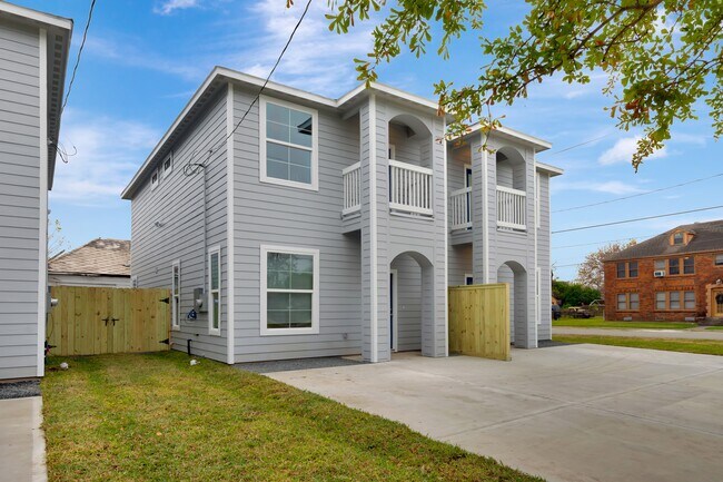 21 Latham Street, Houston, TX 77011 photo 3