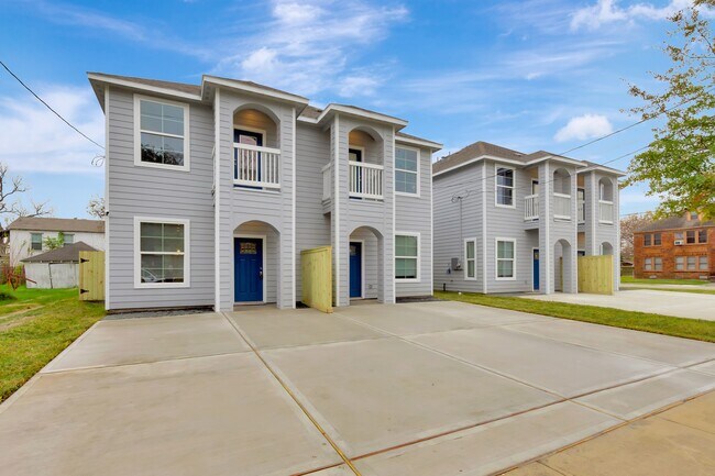 21 Latham Street, Houston, TX 77011 photo 2