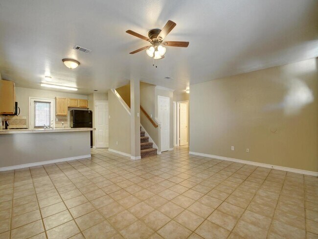 6bed/3bath with garage in North Campus photo 4