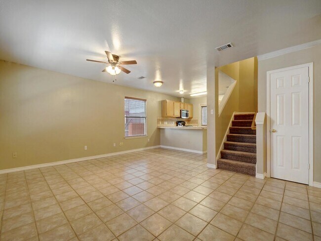 6bed/3bath with garage in North Campus photo 2