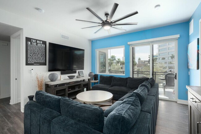 3131 N Central Ave Phoenix, AZ 85012 photo 2