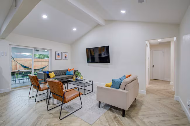 16906 Barcelona Dr photo 2