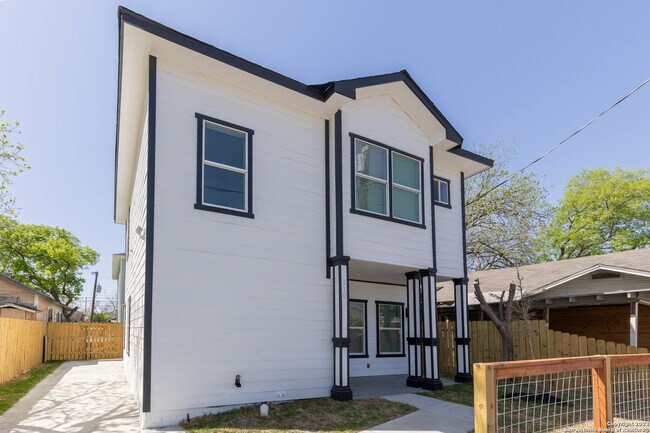 310 Gabriel San Antonio, TX 78202 photo 4