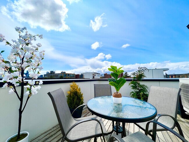 700 Broadway E Seattle, WA 98102 photo 5