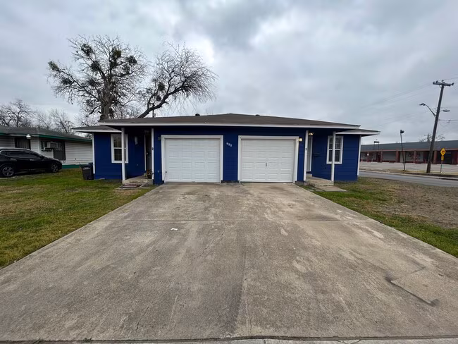 206 Edna Ave San Antonio, TX 78220 photo 2