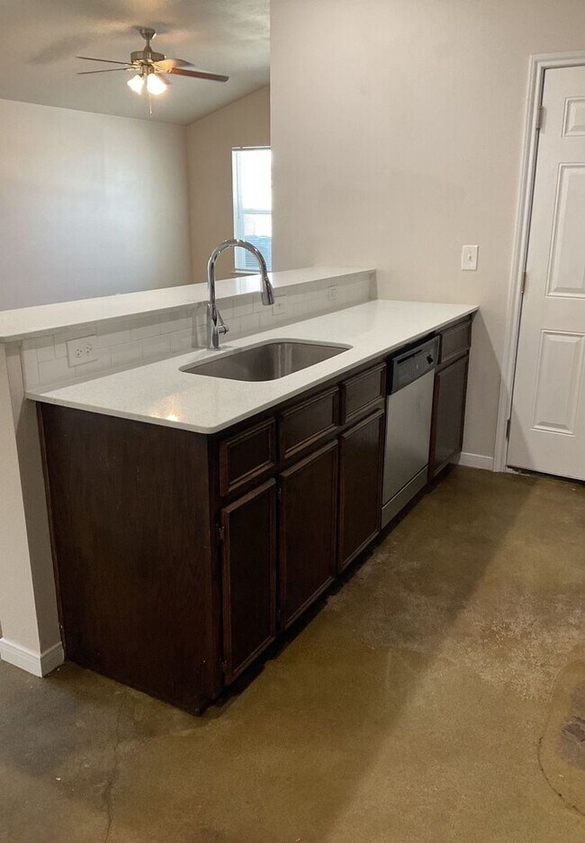 310 Lowes Blvd Killeen, TX 76542 photo 3