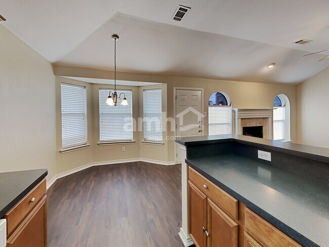305 Rock Meadow Drive, Crowley, TX 76036 photo 4