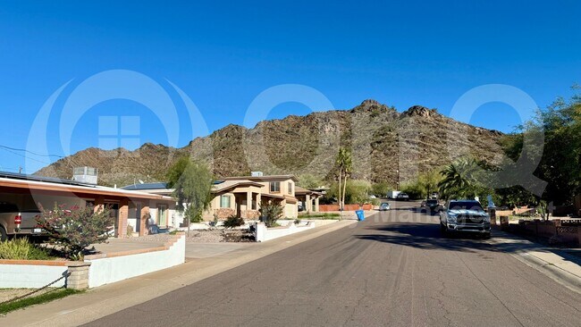 1320 East Orchid Lane, Phoenix, AZ 85020 photo 3