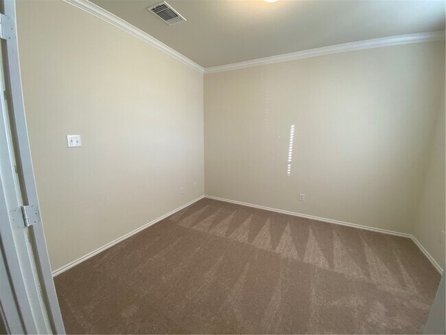 200 Kildeer Pass Jarrell, TX 76537 photo 5