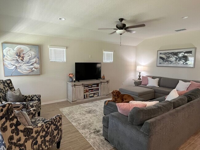 9326 Canopy Bnd Schertz, TX 78154 photo 4