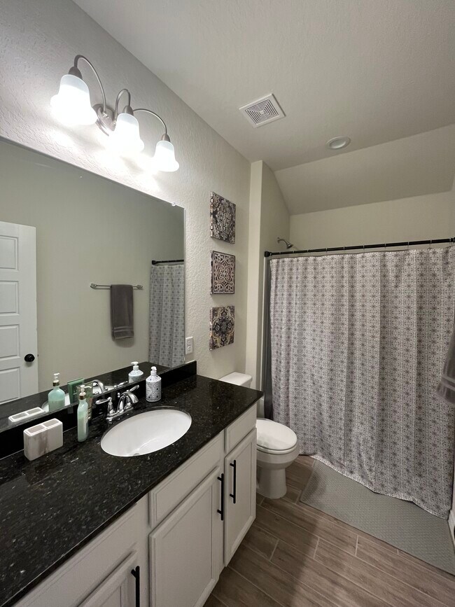 9326 Canopy Bnd Schertz, TX 78154 photo 3