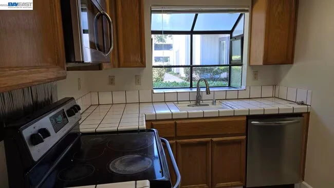 6125 Thornton Ave Newark, CA 94560 photo 3
