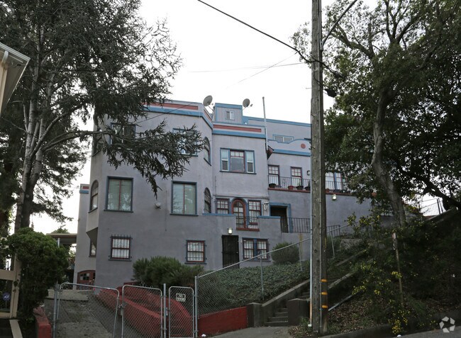 1074 East 33rd Street, Oakland, CA 94610 photo 2