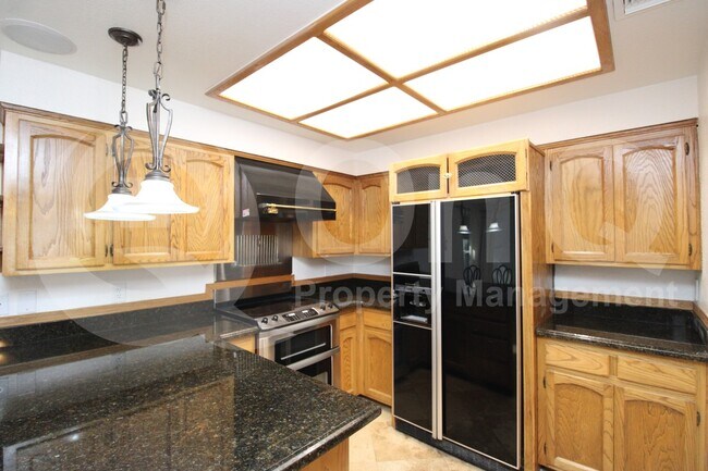 5200 S Lakeshore Dr Tempe, AZ 85283 photo 2