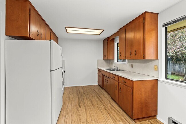 10004 E McKinley Ave Tacoma, WA 98445 photo 2