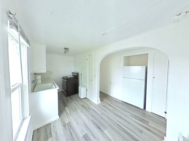 Highland Apartments photo 3