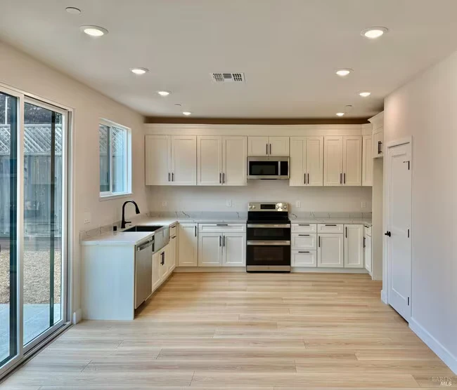 3558 Parker Hill Court Santa Rosa, CA 95404 photo 2