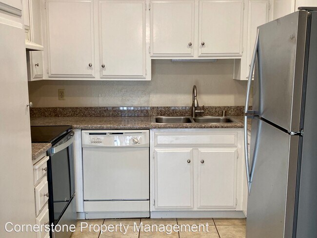 Serene 3 Bedroom, 2 Bath Townhouse in Mountain View photo 4