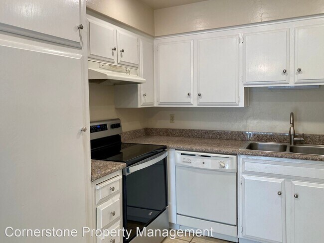 Serene 3 Bedroom, 2 Bath Townhouse in Mountain View photo 3