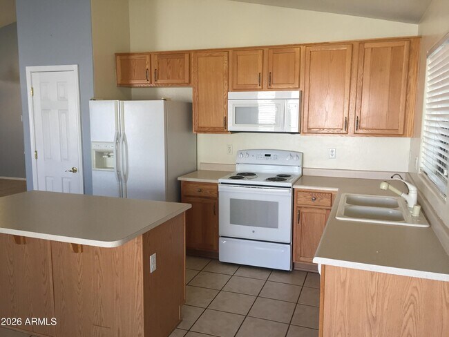 12710 W Earll Dr Avondale, AZ 85392 photo 4